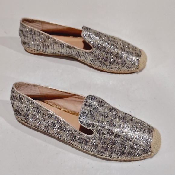 Vince Camuto Women\'s Animal Print Metallic Round ToeLeather Espadrilles Size 8.5